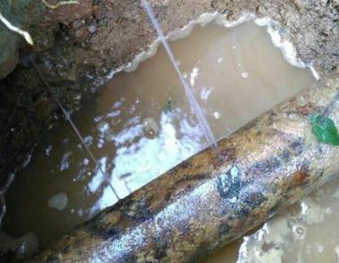 固安楼顶渗水维修公司分享下地暖漏水的原因及检测方法。